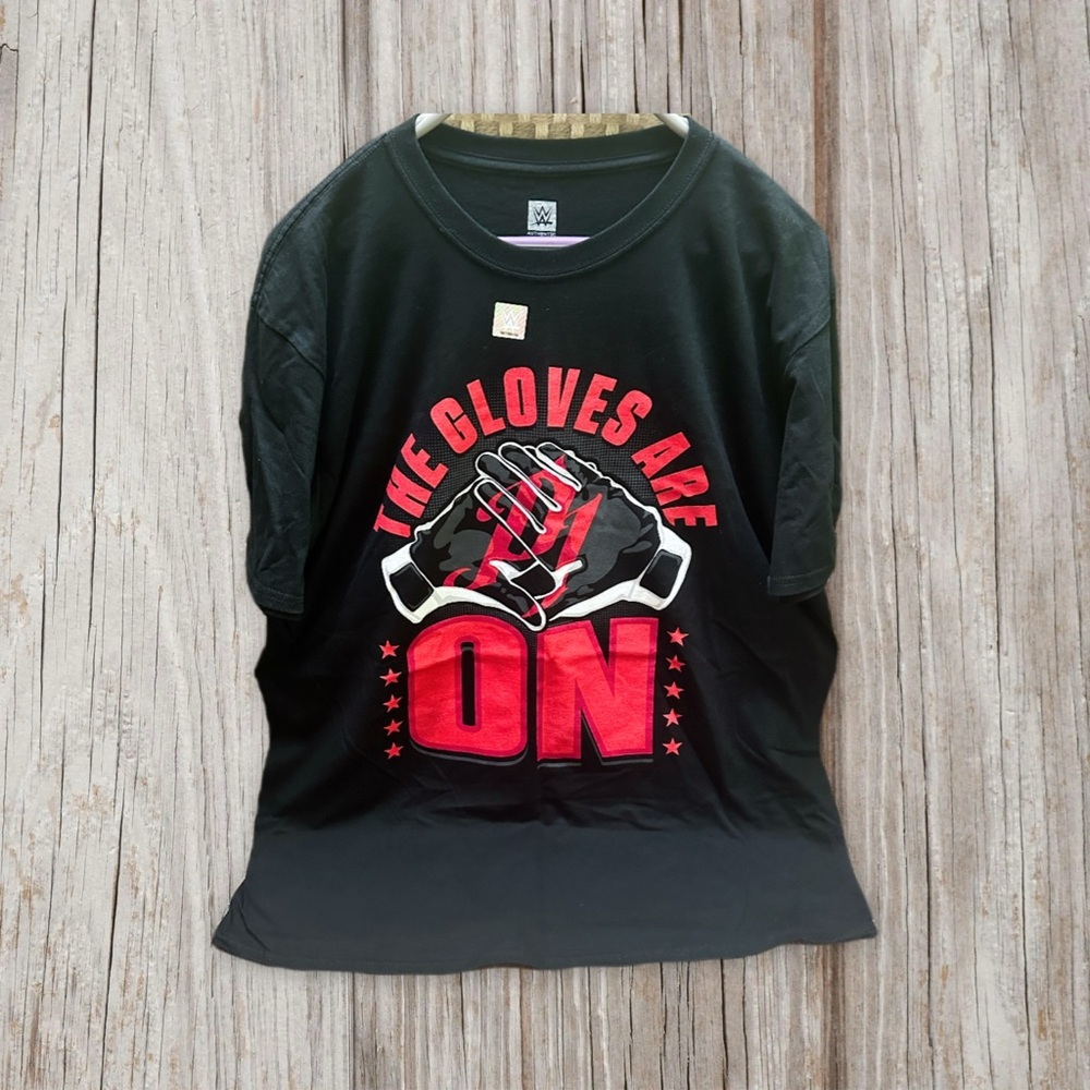 WWE THE GLOVES ARE ON Men’s  Black and Red Graphic Tee size XL